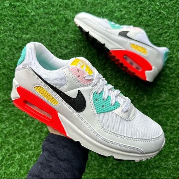 Nike Shoes - Nike Air Max 90 NN
